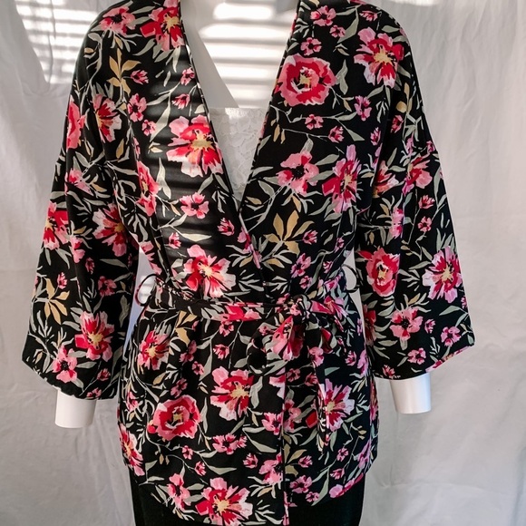DYNAMITE Floral 3/4 sleeve Kimono - Picture 2 of 11